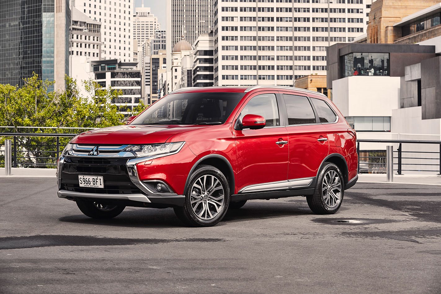 Mitsubishi Outlander XLS seven-seat 4WD review