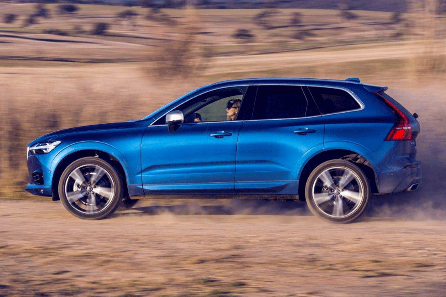 2018 XC60 T6 R Design Dirt road