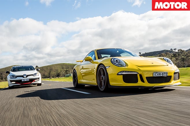 Porsche 911 GT3 vs Renault Megane Trophy-R driving