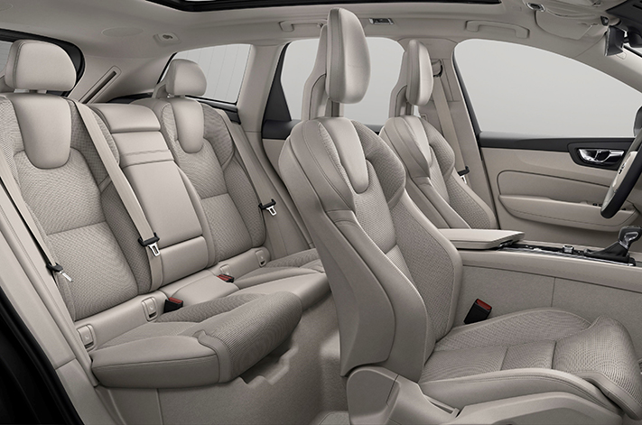 2018 Volvo XC60 INTERIOR