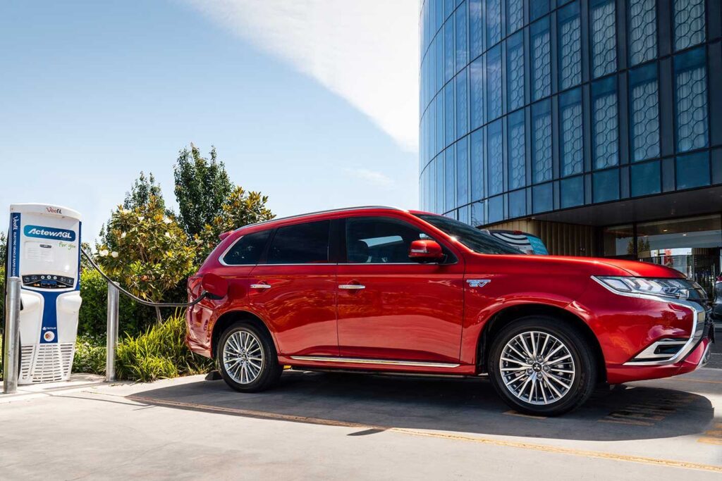 2020 Mitsubishi Outlander PHEV engine explained