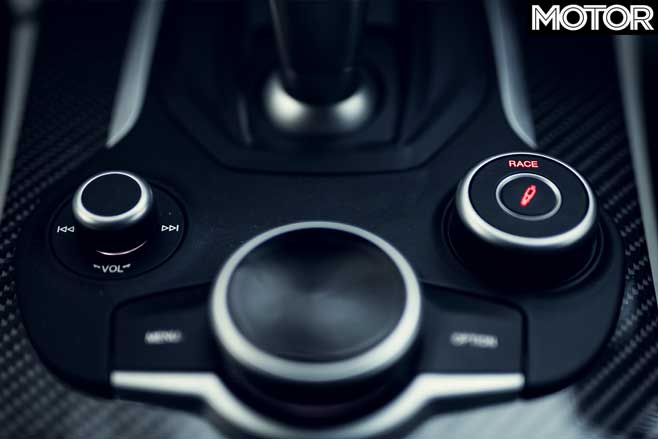 2019 Alfa Romeo Stelvio Q suspension mode selector