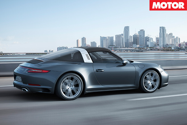 Porsche 911 Carrera 4 side