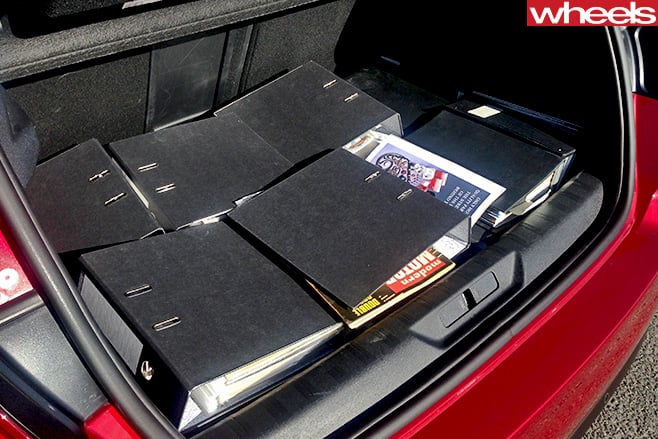 2015-Puegeot -308-Active -boot -space -with -magazines