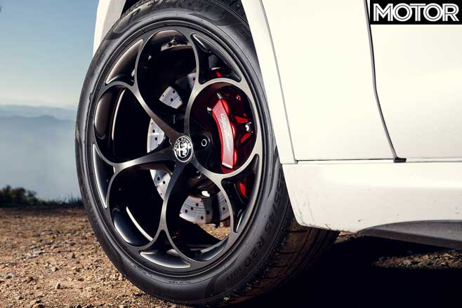 2019 Alfa Romeo Stelvio Q wheel