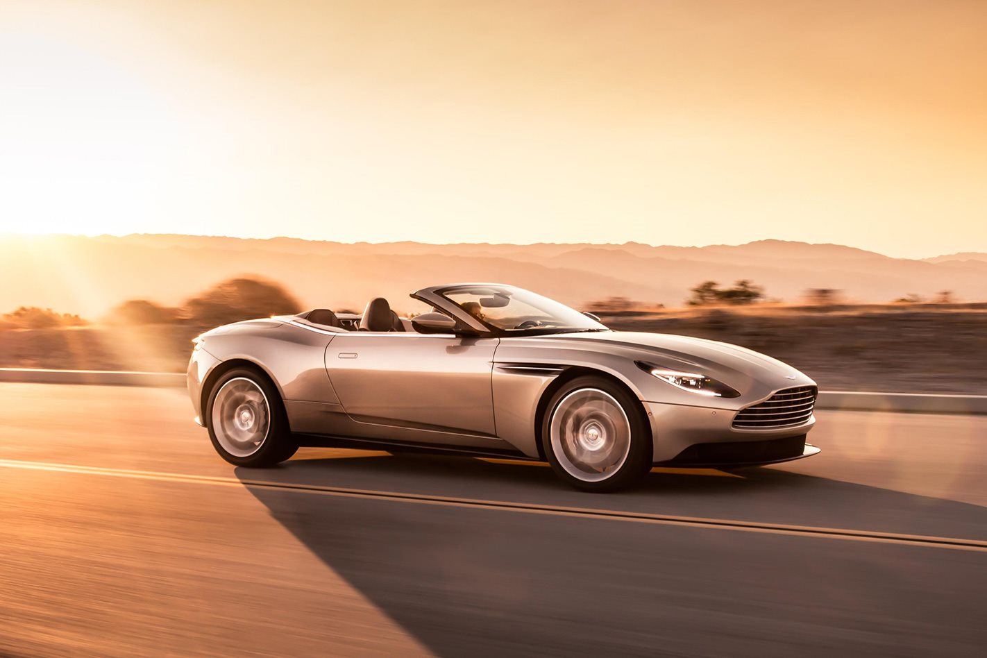 Aston Martin DB11 Volante main
