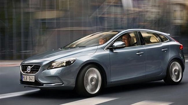World’s first pedestrian airbag from Volvo
