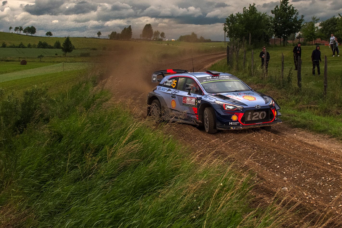 Neuville main