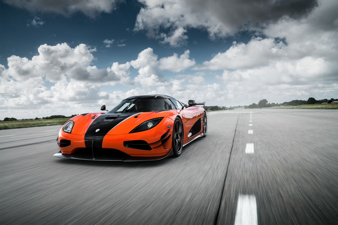 Koenigsegg Agera XS driving