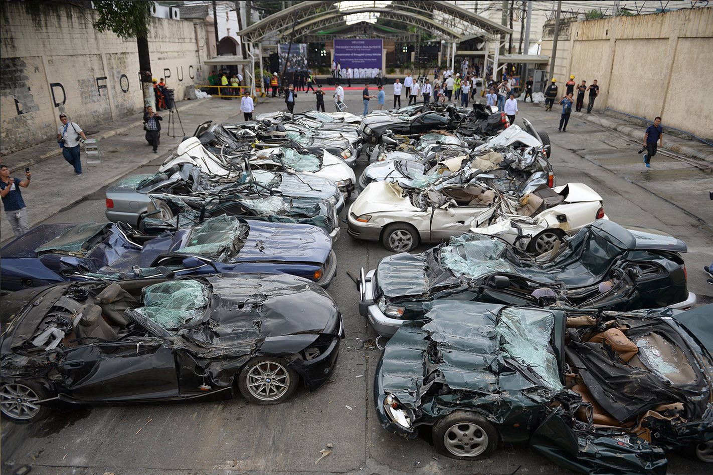 Filipino president crushes smuggled McLaren 720S