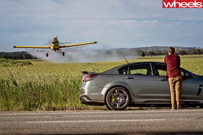 Wheels -tyre -test -car -driving -in -circle