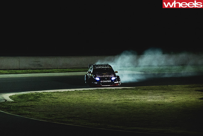 V8-Supercars -SVG-drifting