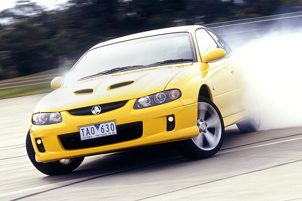 2004 Holden Monaro VZ drifting