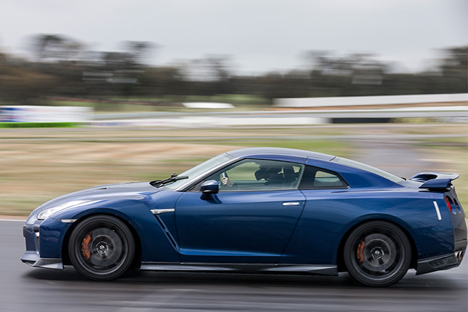 Nissan GT-R side