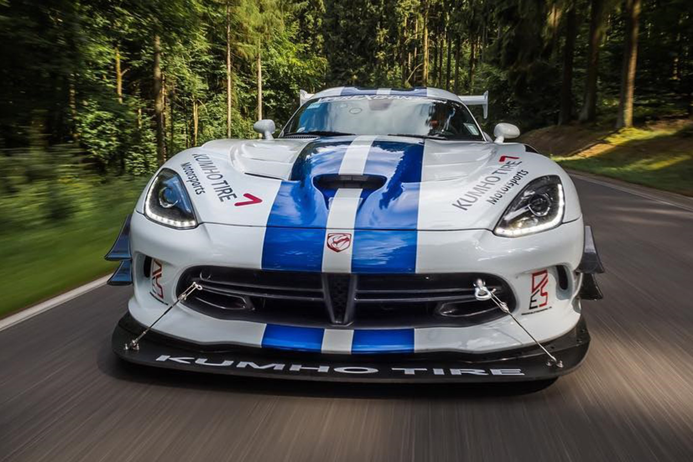 Dodge Viper ACR front