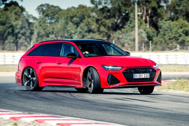 2021 Audi RS6 hot lap MOTOR Shootout