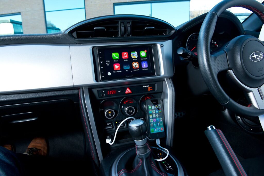 Android Auto vs Apple CarPlay