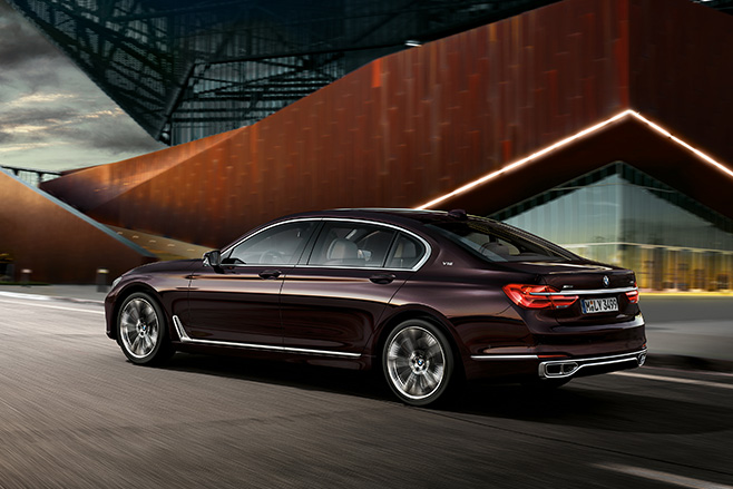 BMW M760Li