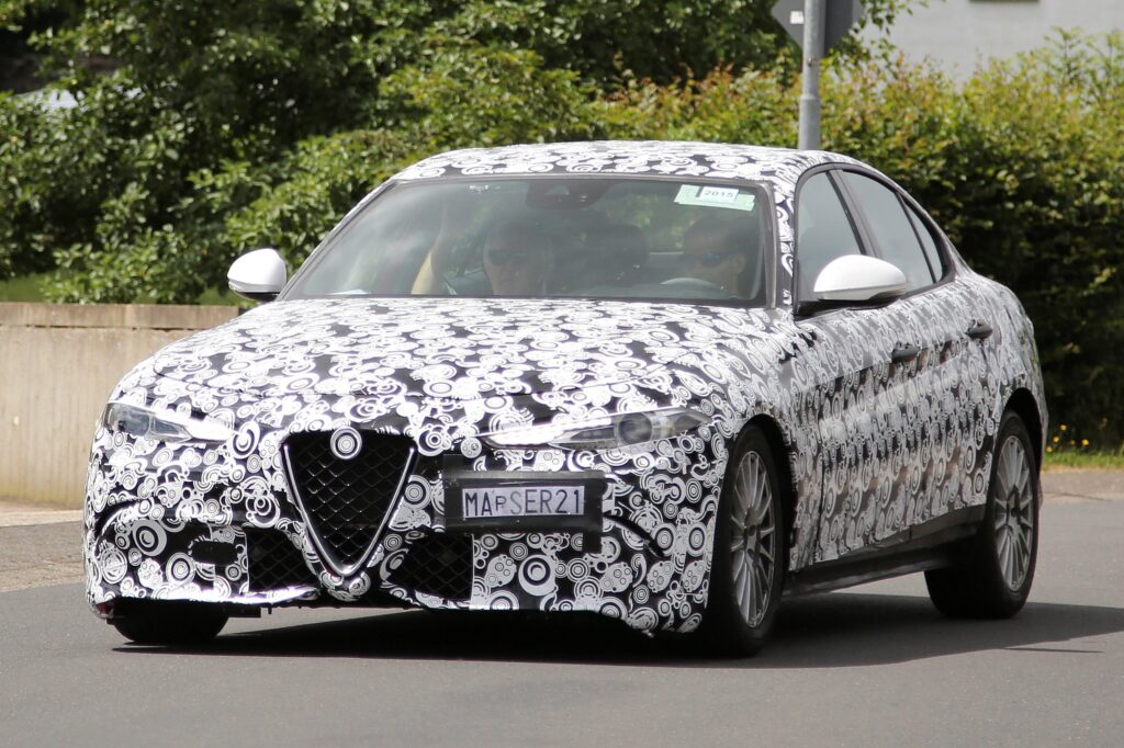 Alfa Romeo Giulia spy pics