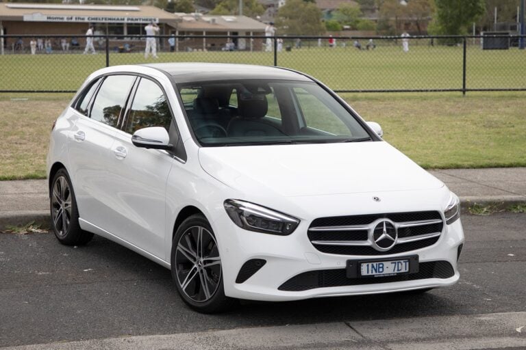 Mercedes-Benz B180