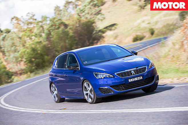 Peugeot 308 GT cornering