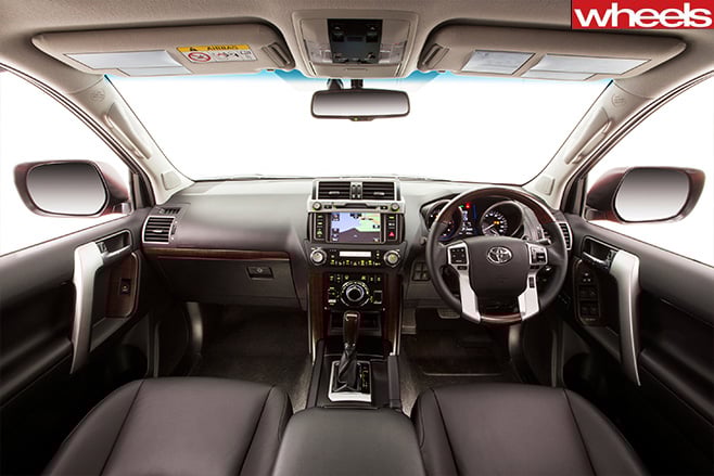 Toyota -prado -cockpit
