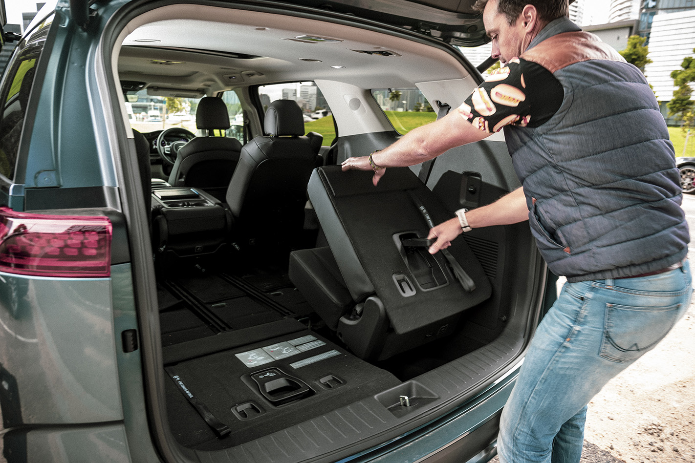 Kia Carnival rear seat folding