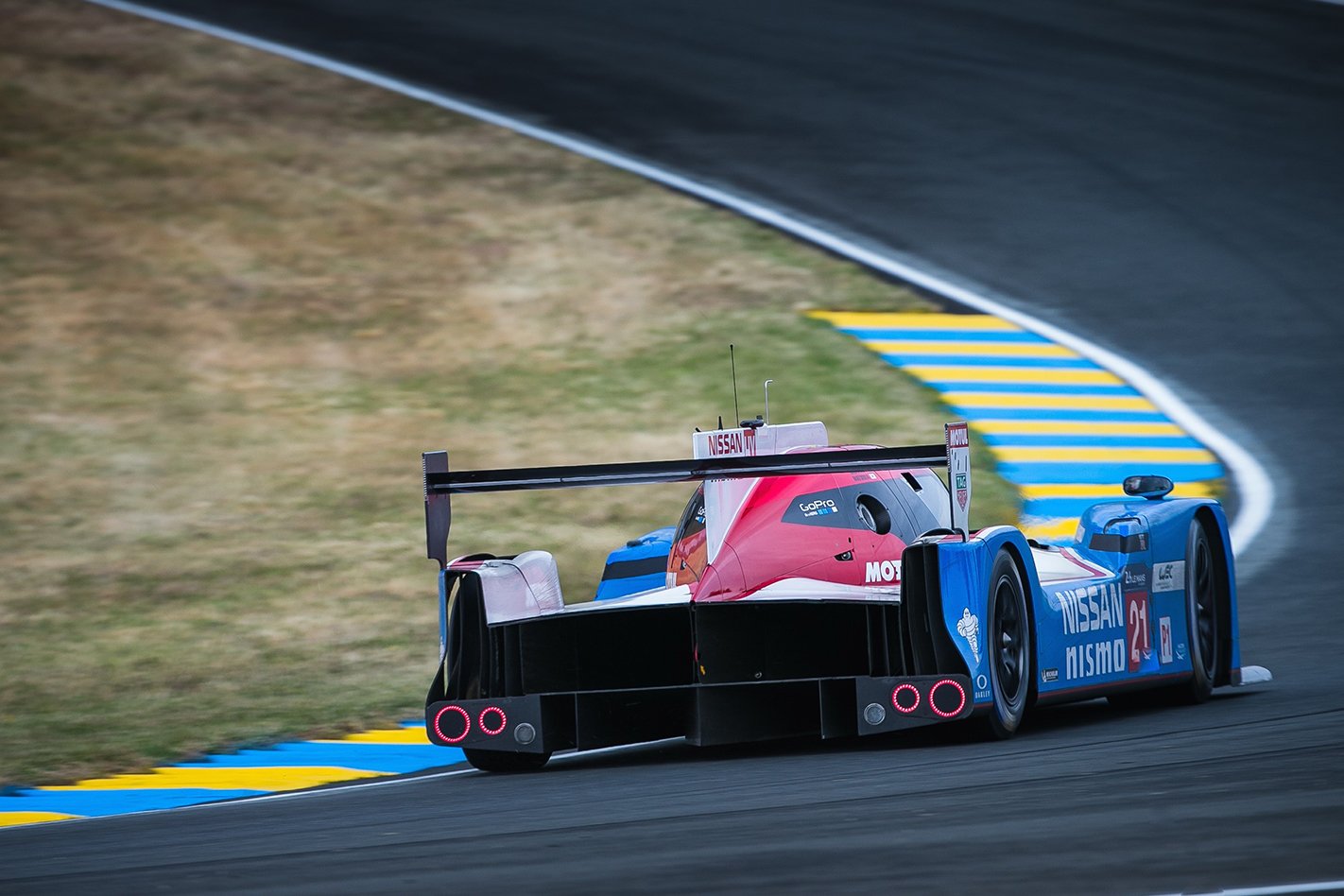 Nissan LMP1 Le Mans racer