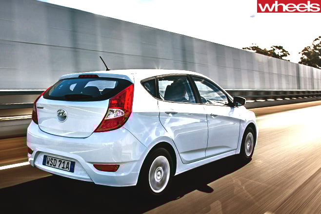 Hyundai -accent -rear