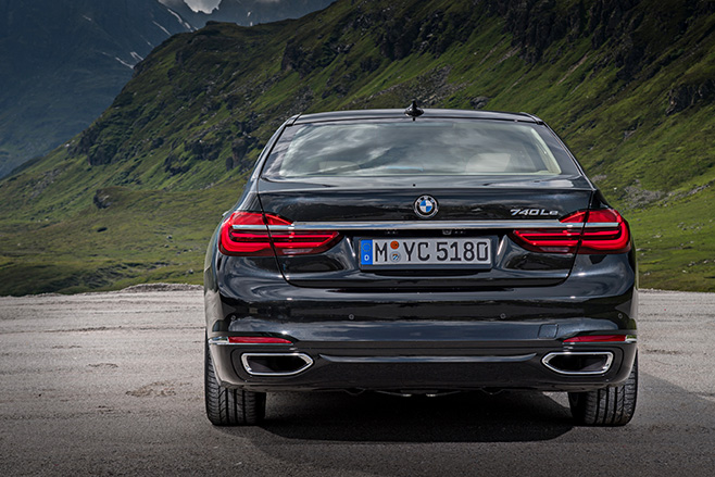 BMW 740e iPerformance rear