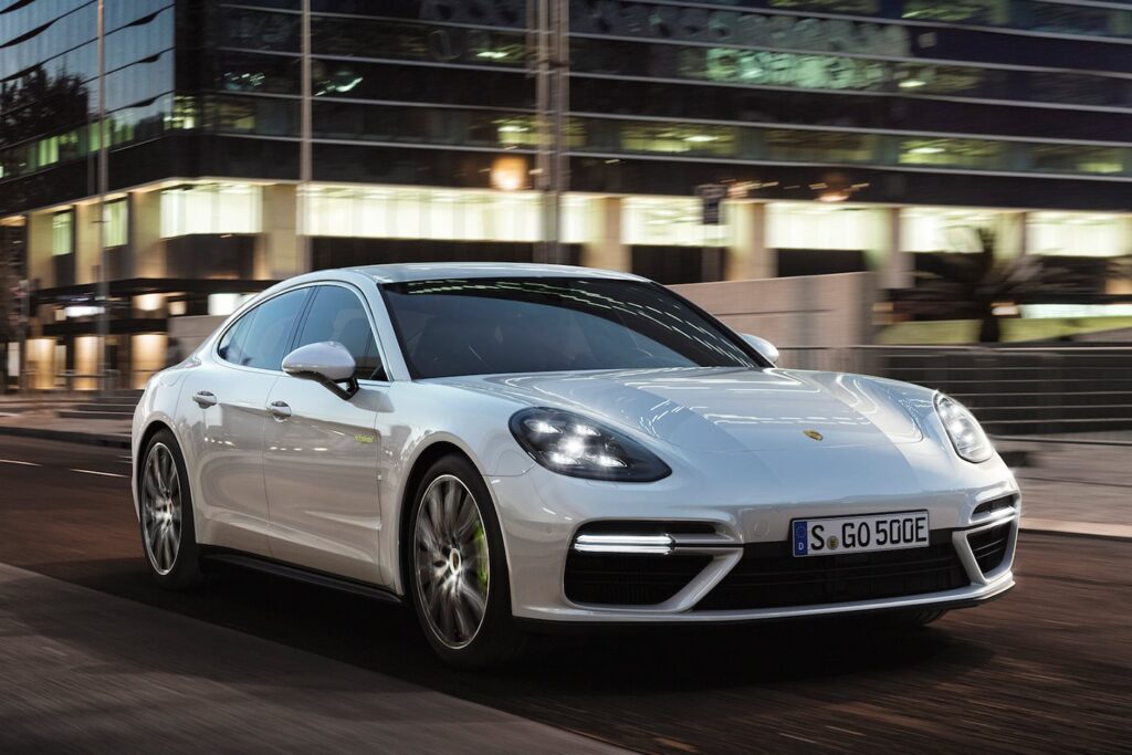 2017 Porsche Panamera Turbo S Hybrid revealed