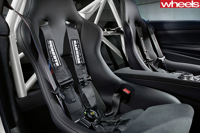 BMW-M4-DTM-race -seats