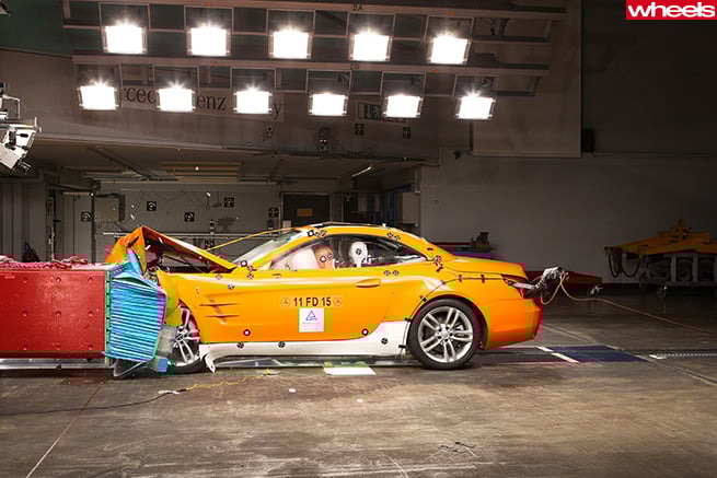 Mercedes attacks insurers