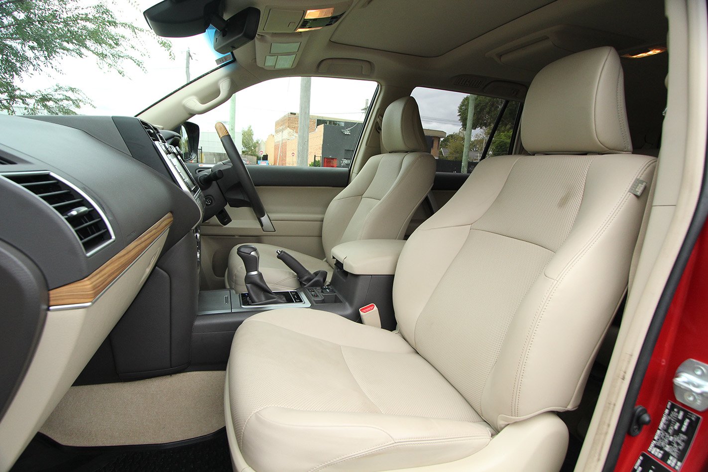 Prado Kakadu interior