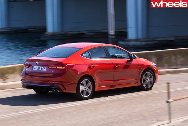 2016-Hyundai -Elantra -SR-driving -side