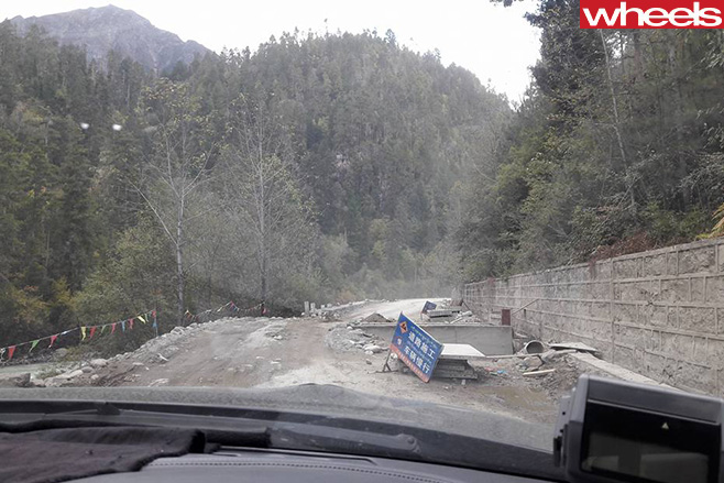 Nissan -GT-R-on -treacherous -road