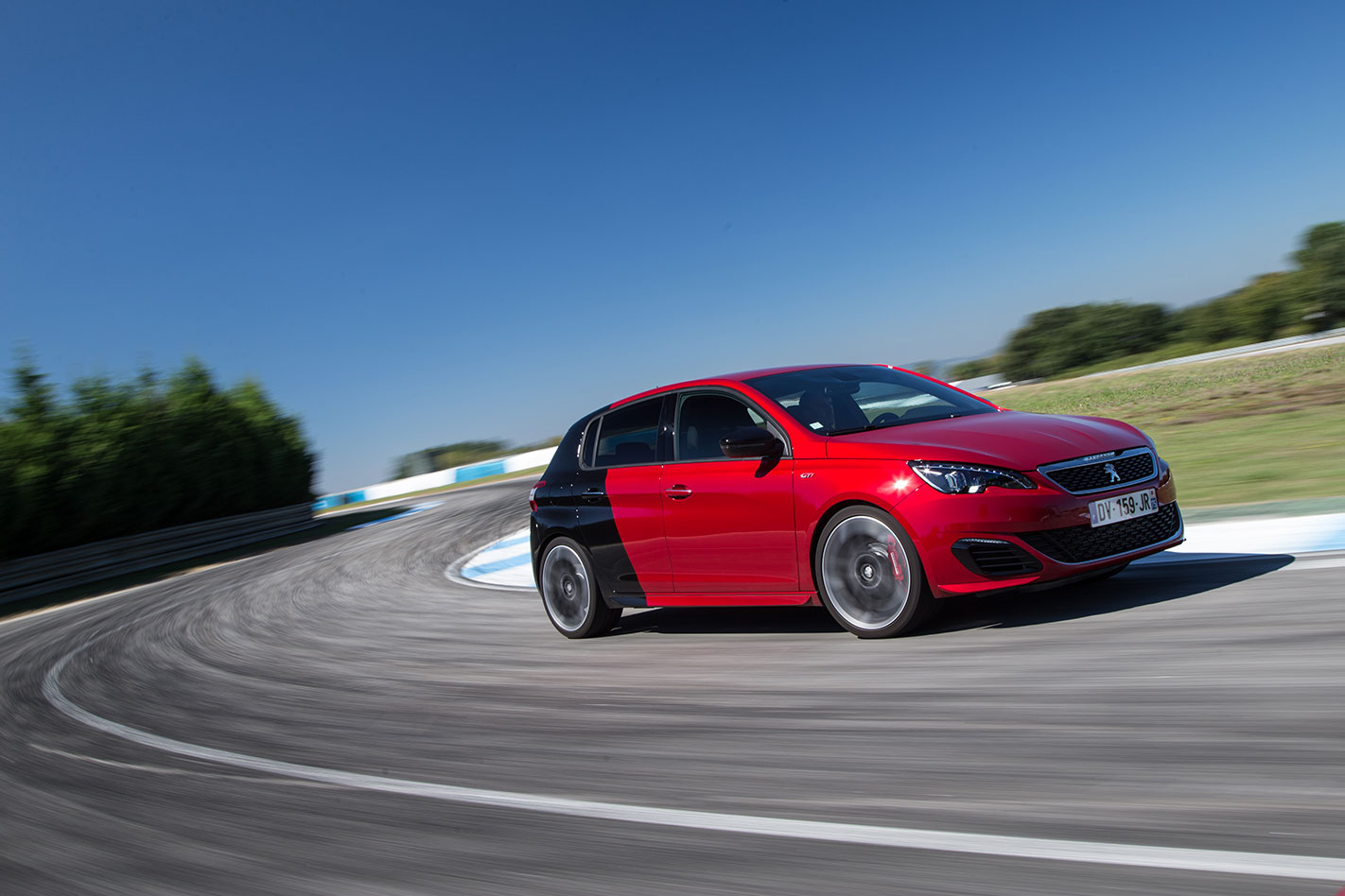Peugeot -308-GTi -driving