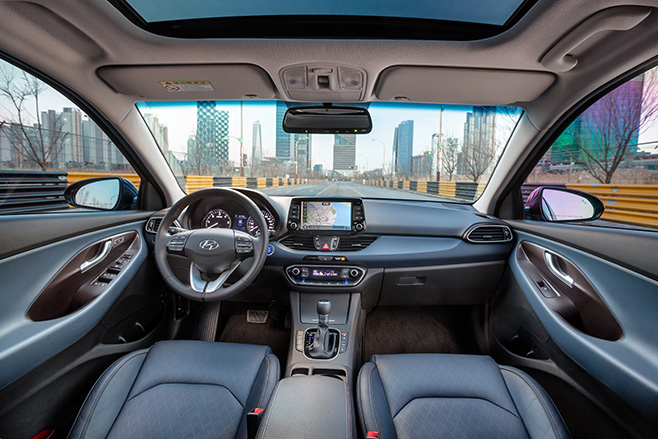 2017 Hyundai i30 SR interior