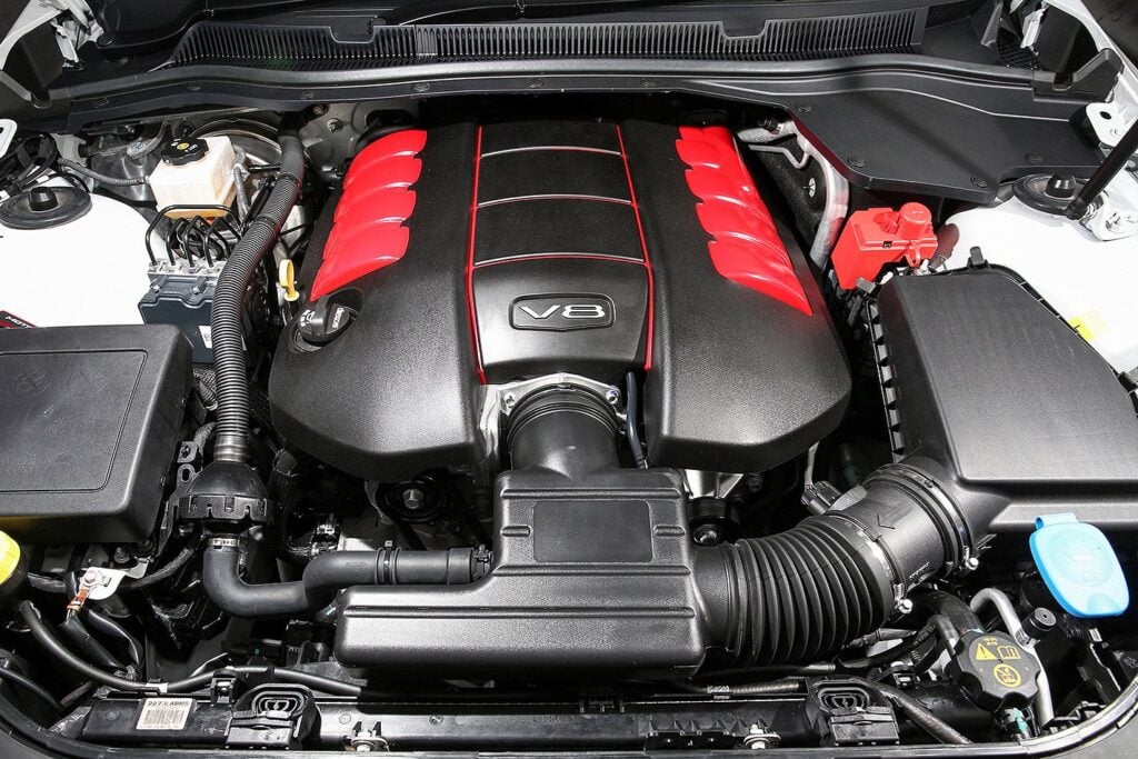 Longitudinal and transverse engines explained