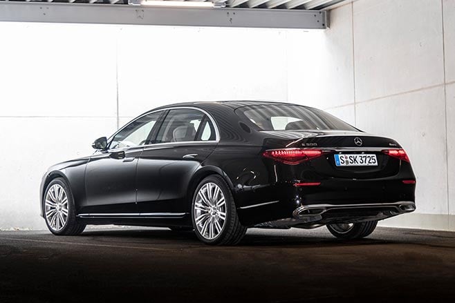 Mercedes-Benz S580e rear