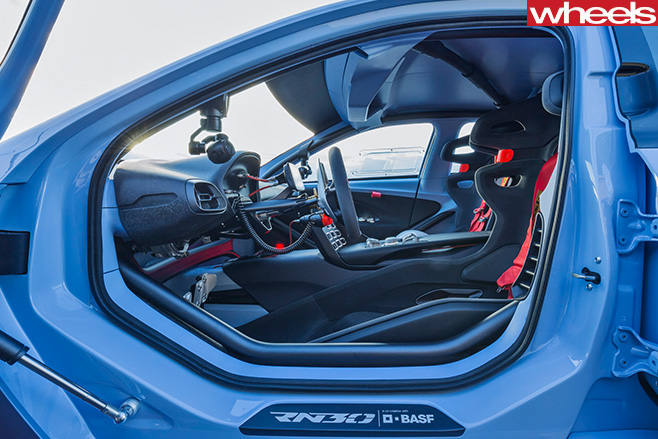Hyundai -Rn 20-concept -interior -through -doors