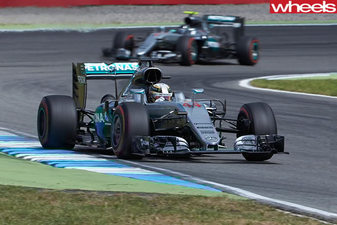 Lewis -Hamilton -Mercedes -F1-Car -racing -front
