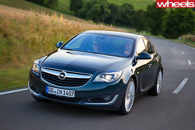 Holden -Insignia -driving