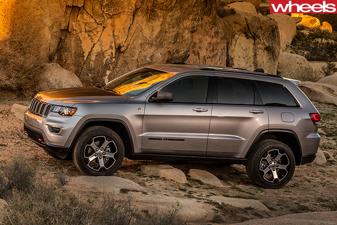 Jeep -Grand -Cherokee -Trailhawk -side