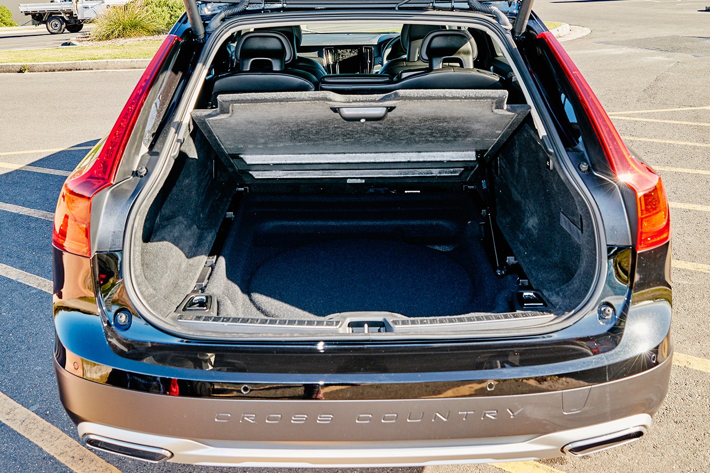 volvo v90 cross country