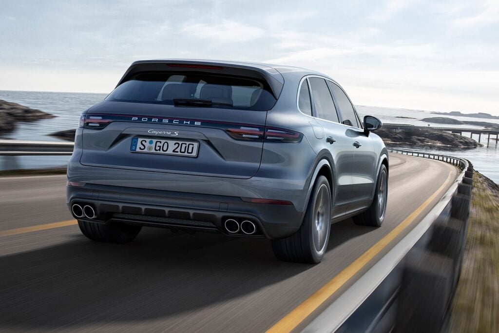 2018 Porsche Cayenne S revealed_rear_dynamic_main