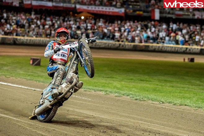 Dirt -bikes -wheelie