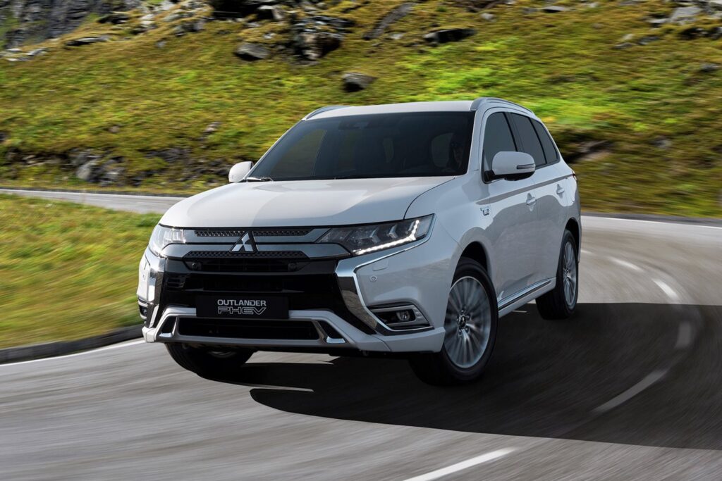 Plug-in Mitsubishi Outlander gains bigger engine