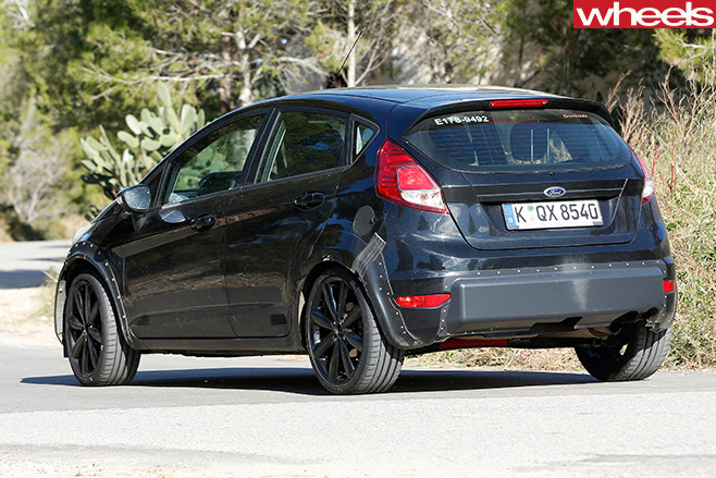 2016-Ford -Fiesta -spy -shot -rear -side