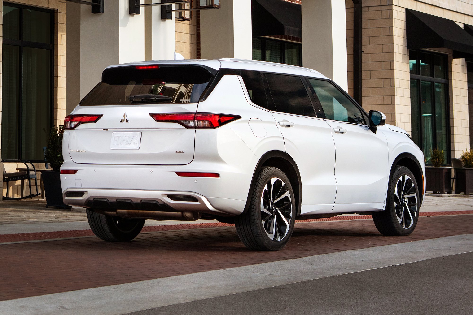 2022 mITSUBISHI oUTLANDER